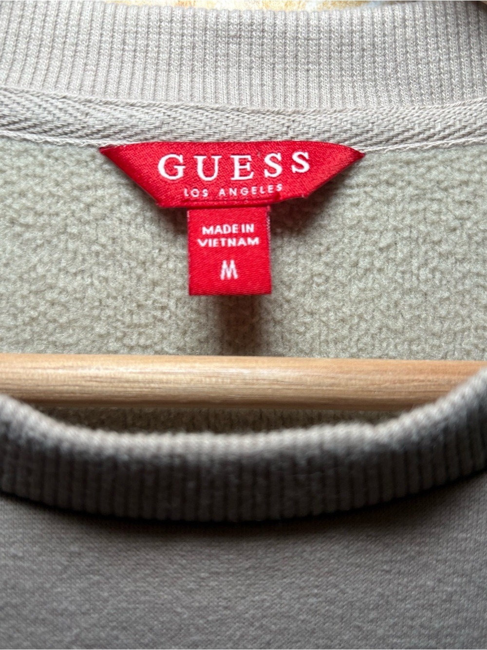 GUESS Los Angeles Cropped Sweatshirt Beige Crewneck Logo Pullover Casual - Picture 3 of 10